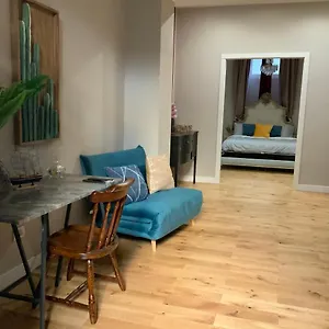 Beautiful Basement-tony Appartment-in The Heart Of , Milano Italia